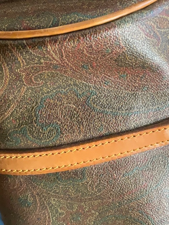Etro Handbags - Beautiful Etro Mint Condition Leather Used Luxe Bag 3200 Retail